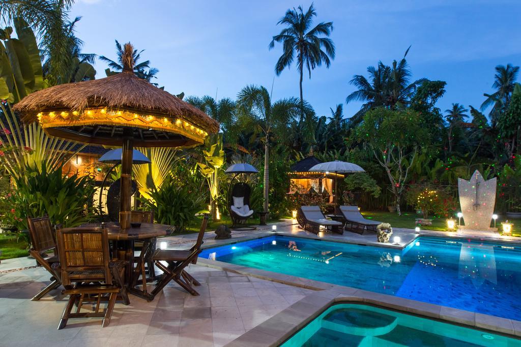 Villa Gusmania จันดีดาซา ภายนอก รูปภาพ